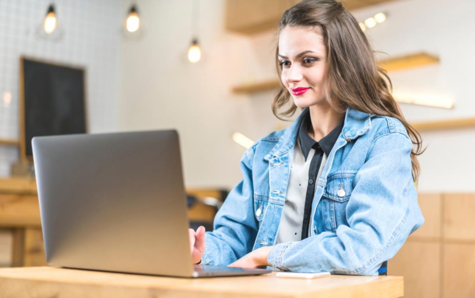 Reportes personalizados y comparativas de mercado